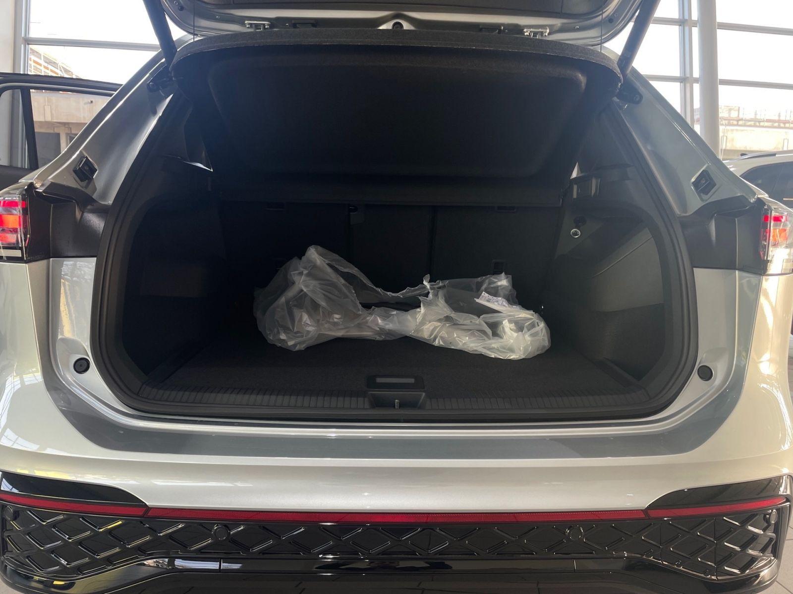 Volkswagen Tiguan R-Line 1,5 l eTSI 110 kW DSG foto 12
