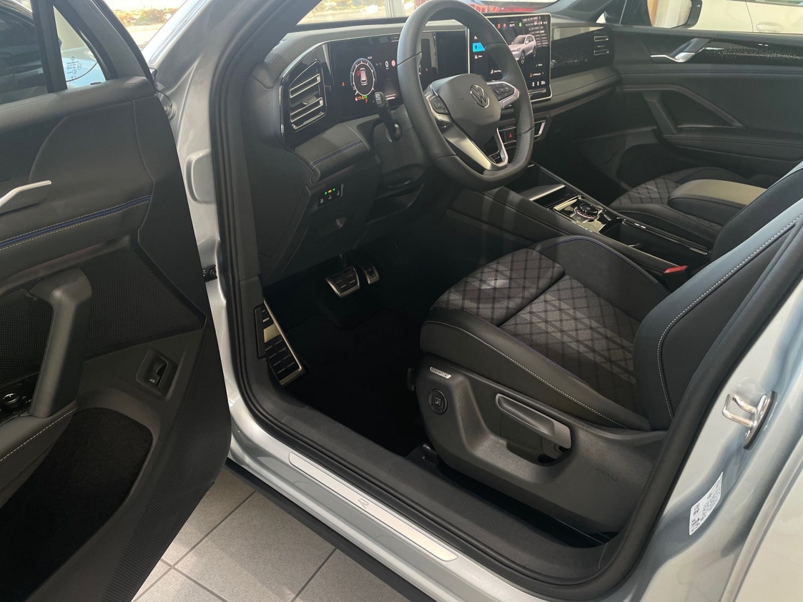 Volkswagen Tiguan R-Line 1,5 l eTSI 110 kW DSG foto 14