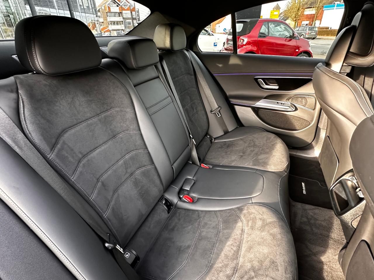 Mercedes-Benz E 450 d 4M AMG Digital Light Memory Distronic foto 16