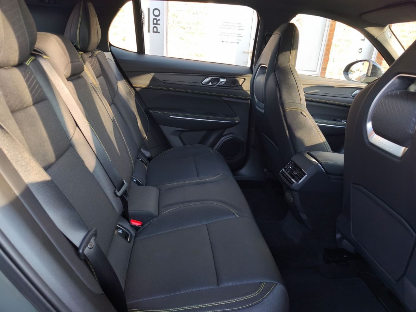 Lynk&Co 01 Core 1.5 TD PHEV 206 kW Navi Digitales Cockpi foto 16