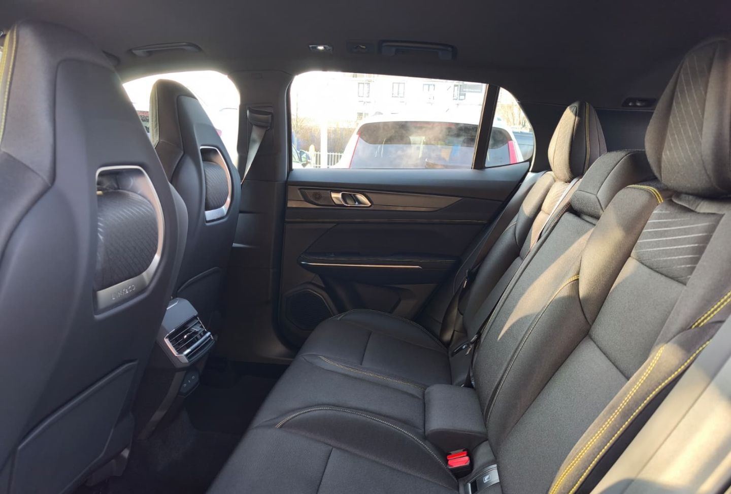 Lynk&Co 01 Core 1.5 TD PHEV 206 kW Navi Digitales Cockpi foto 17