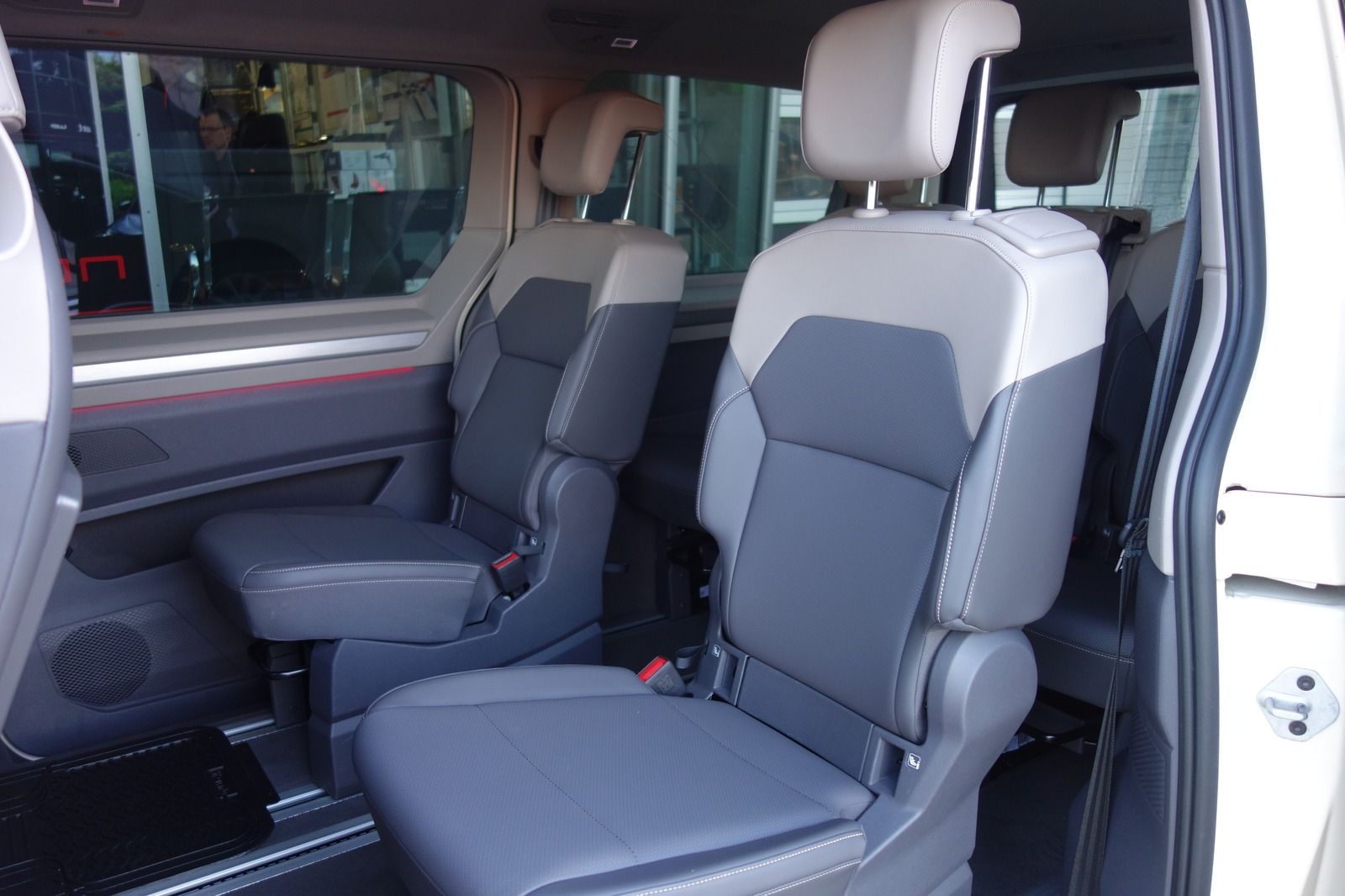 Volkswagen T7 Multivan 2.0 TDI Life lang TAXIPAKET LED/STDH foto 12