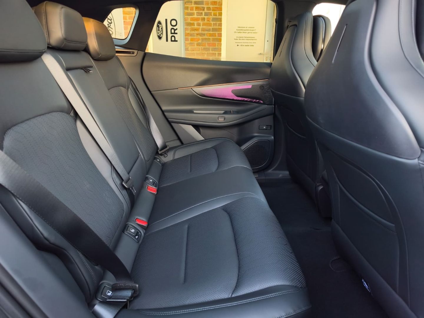 Lynk&Co 08 Core 1.5 T PHEV 257 kW El. Panodach Navi Lede foto 17