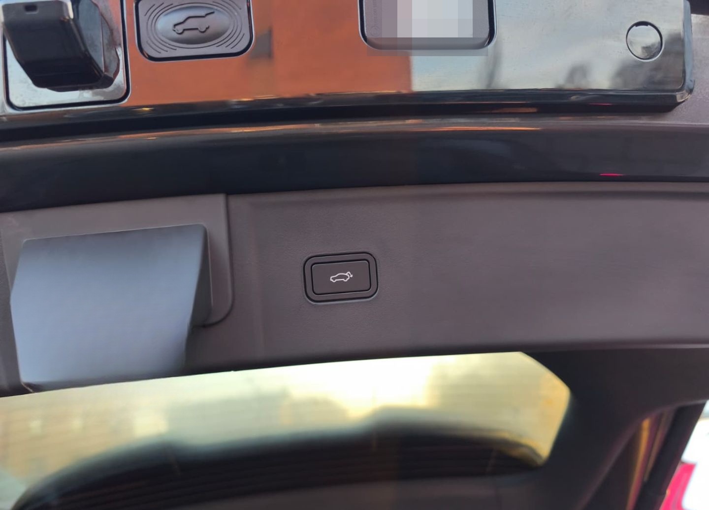 Lynk&Co 08 Core 1.5 T PHEV 257 kW El. Panodach Navi Lede foto 19