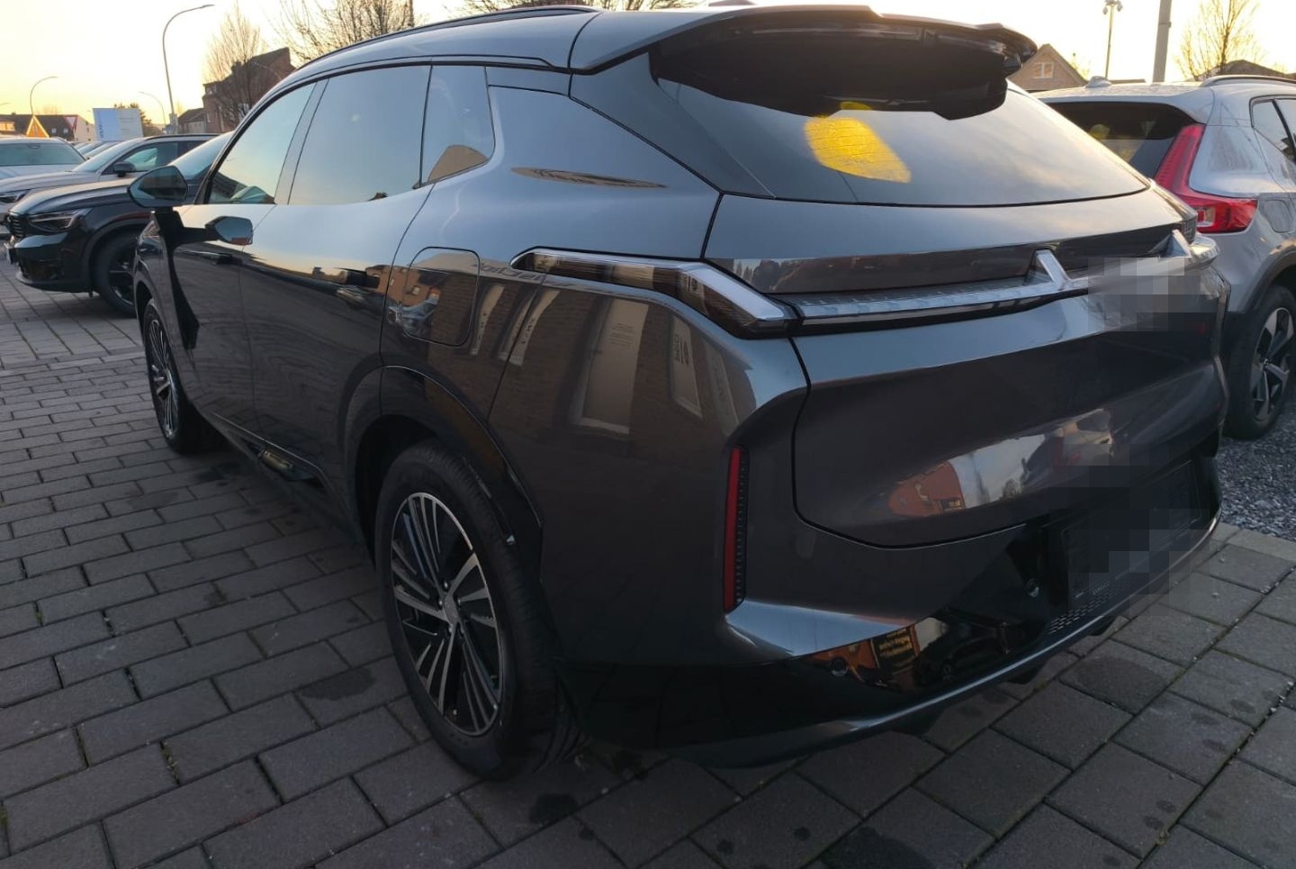 Lynk&Co 08 Core 1.5 T PHEV 257 kW El. Panodach Navi Lede foto 4