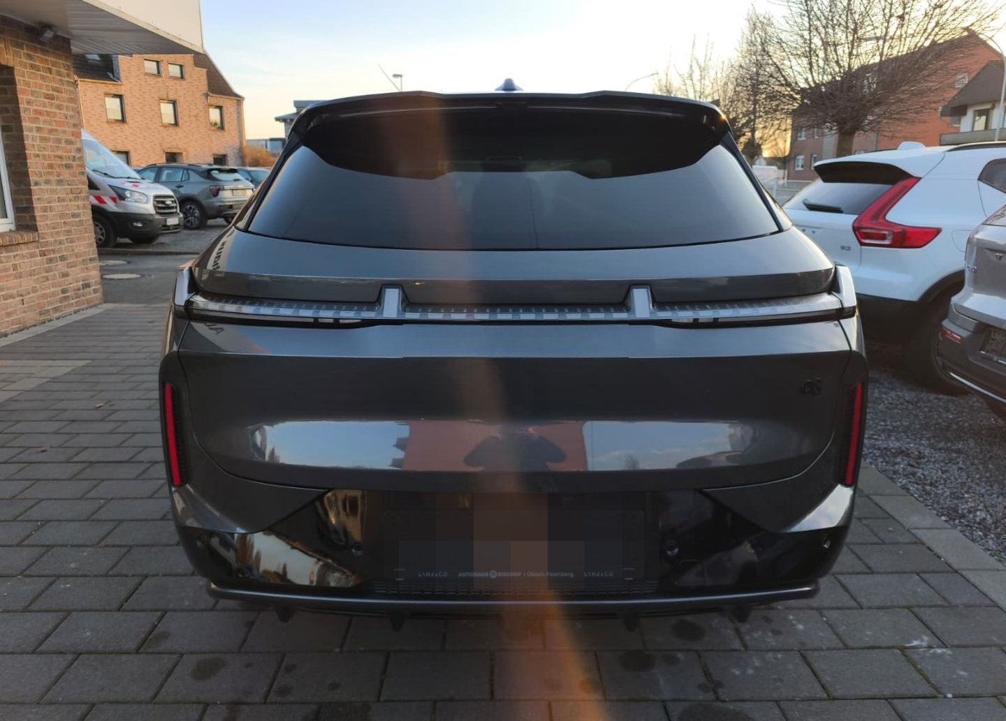 Lynk&Co 08 Core 1.5 T PHEV 257 kW El. Panodach Navi Lede foto 5