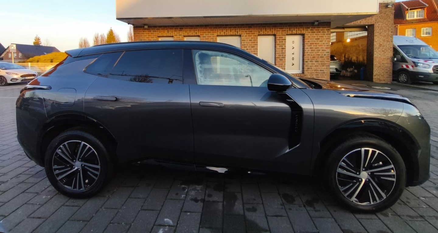 Lynk&Co 08 Core 1.5 T PHEV 257 kW El. Panodach Navi Lede foto 8