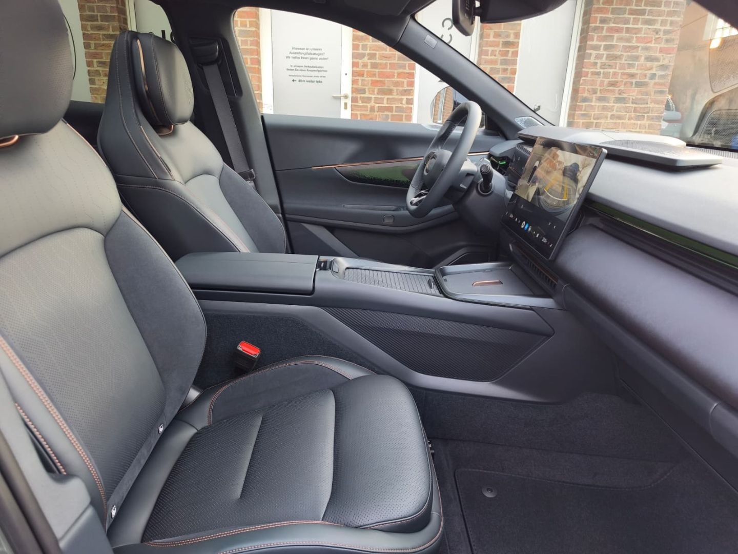 Lynk&Co 08 More 1.5 T PHEV 257 KW El. Panodach Navi Lede foto 17