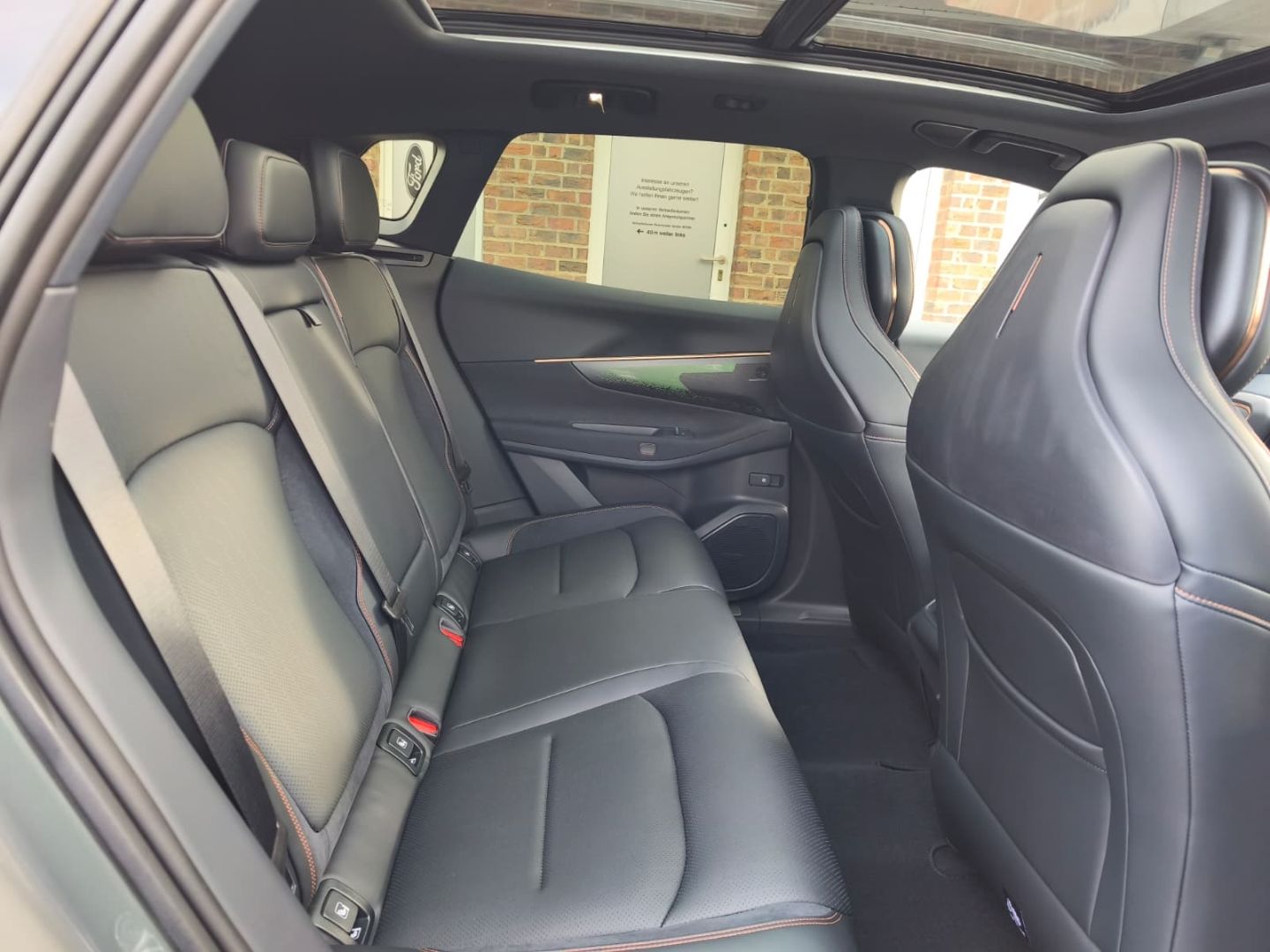 Lynk&Co 08 More 1.5 T PHEV 257 KW El. Panodach Navi Lede foto 18