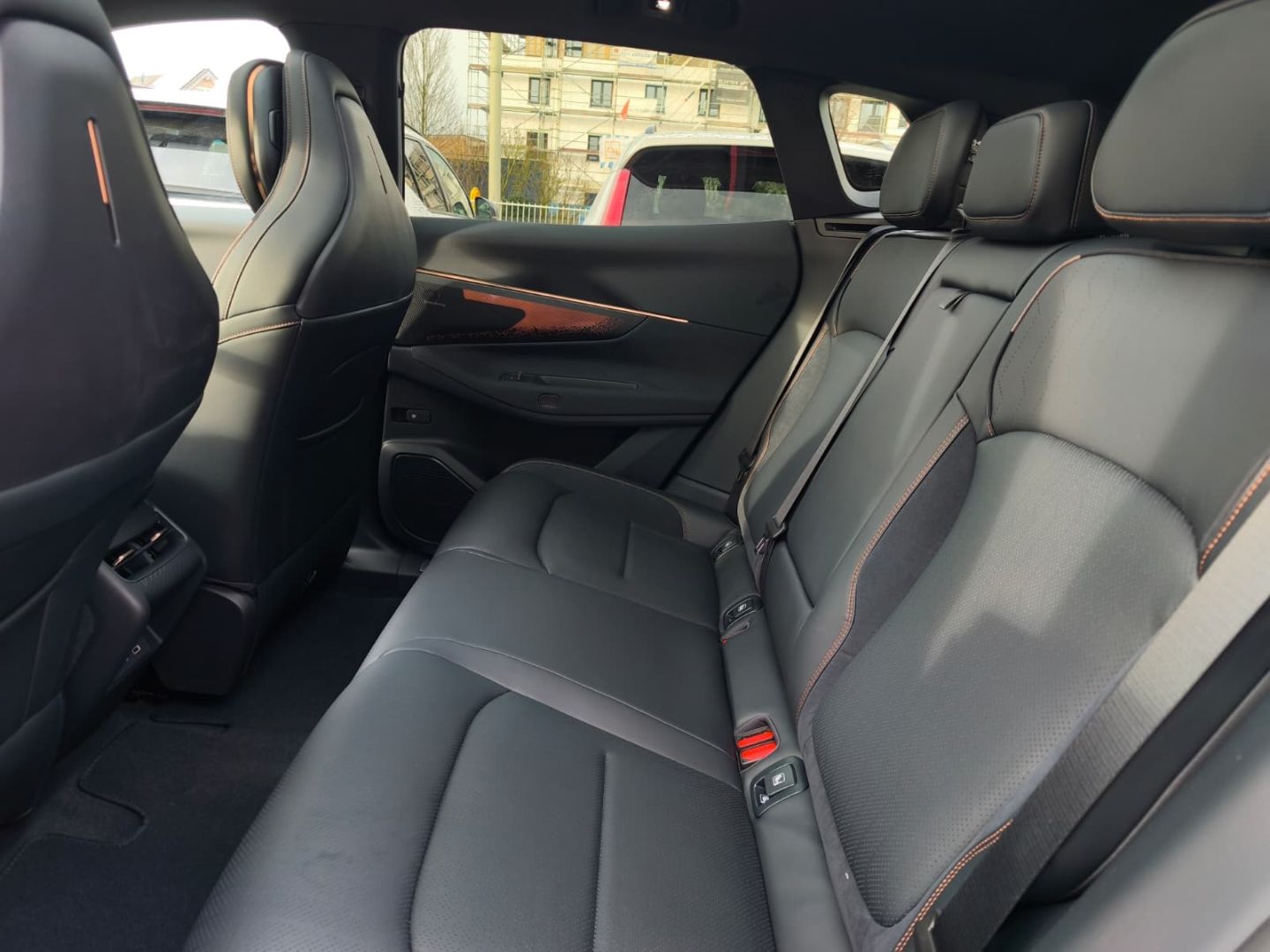 Lynk&Co 08 More 1.5 T PHEV 257 KW El. Panodach Navi Lede foto 19