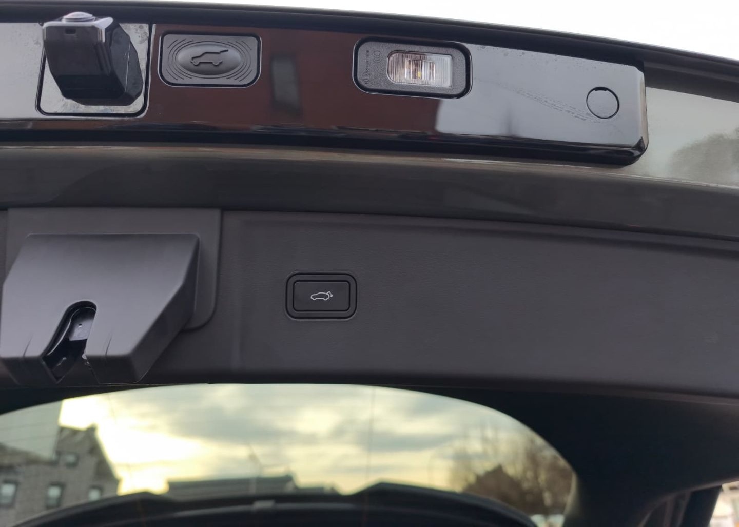 Lynk&Co 08 More 1.5 T PHEV 257 KW El. Panodach Navi Lede foto 20