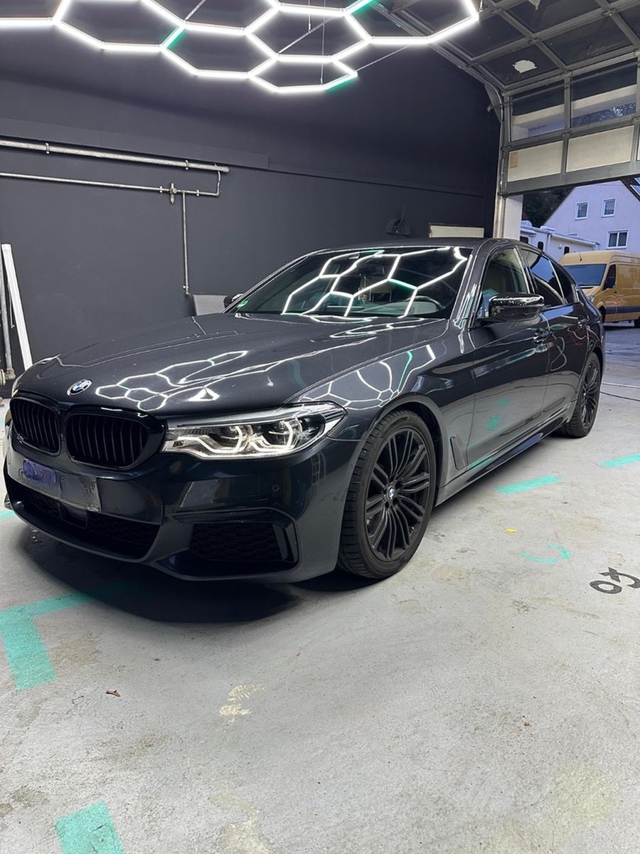 BMW M550i xDrive A - foto 2