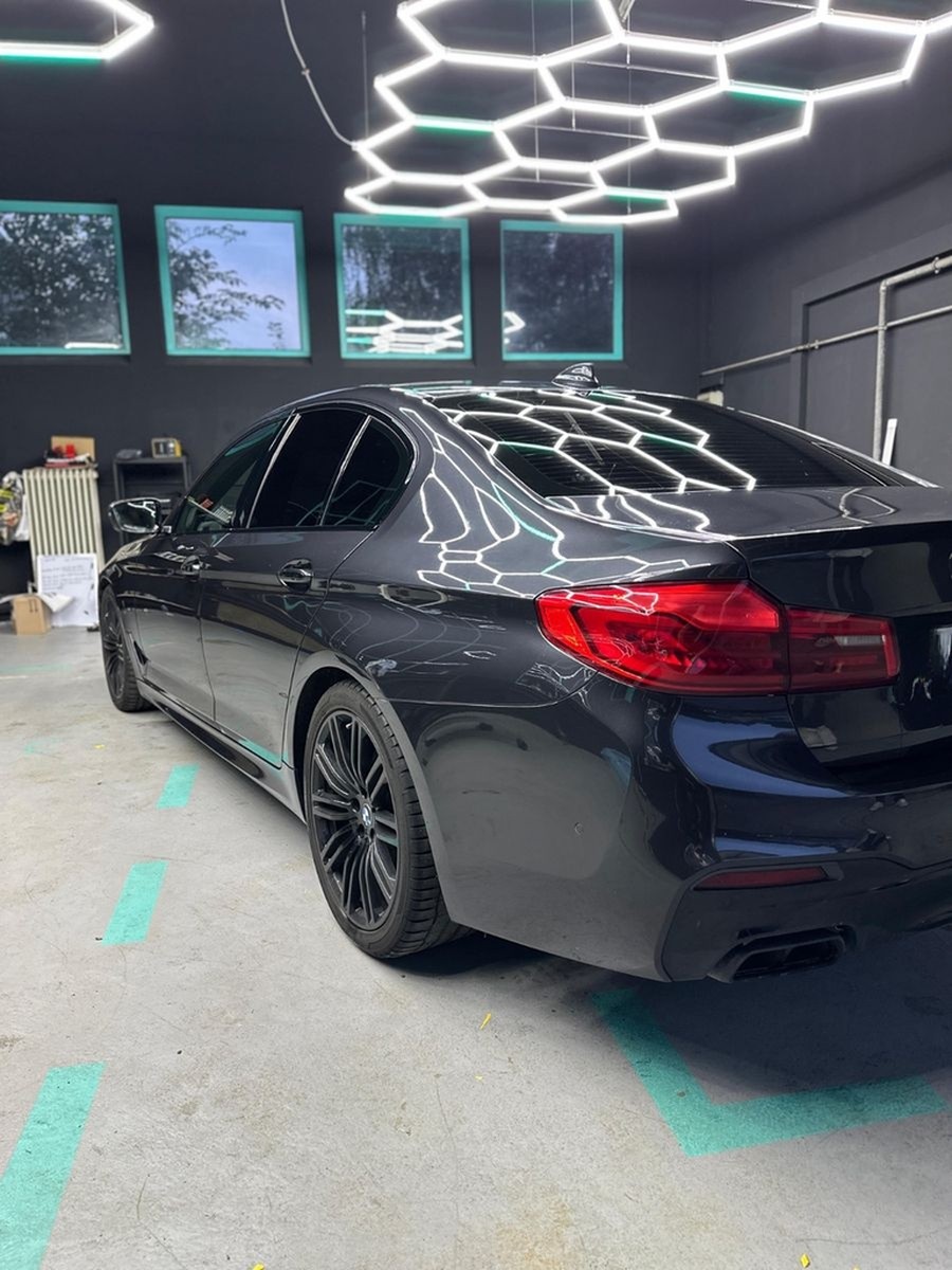 BMW M550i xDrive A - foto 4