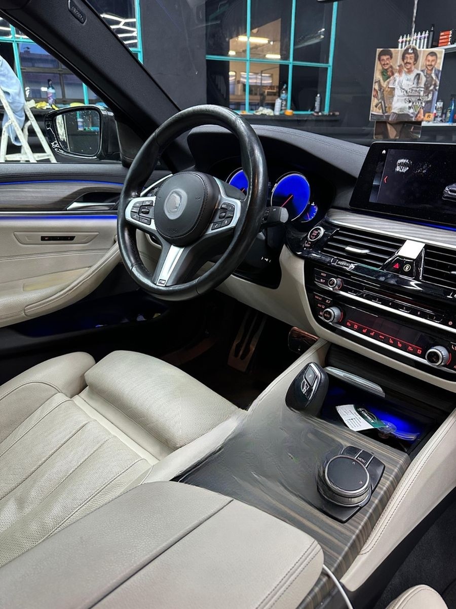 BMW M550i xDrive A - foto 6