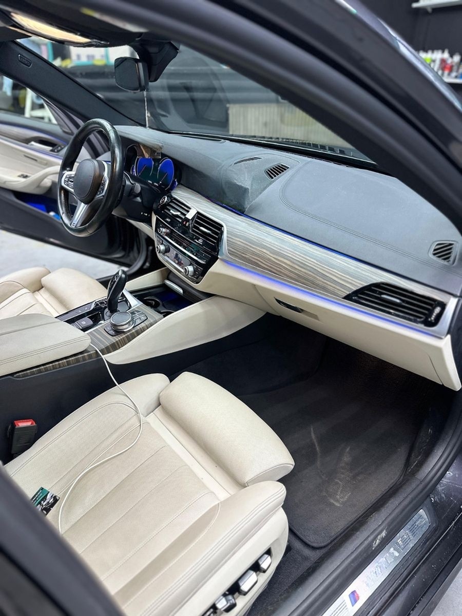 BMW M550i xDrive A - foto 10