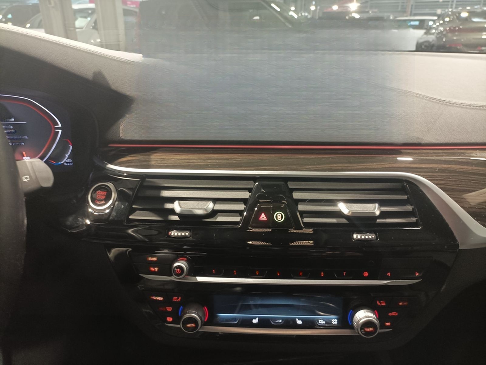 BMW 530d MHD xDrive Luxury L. LED|Navi|PDC|AHK|Pano| foto 11