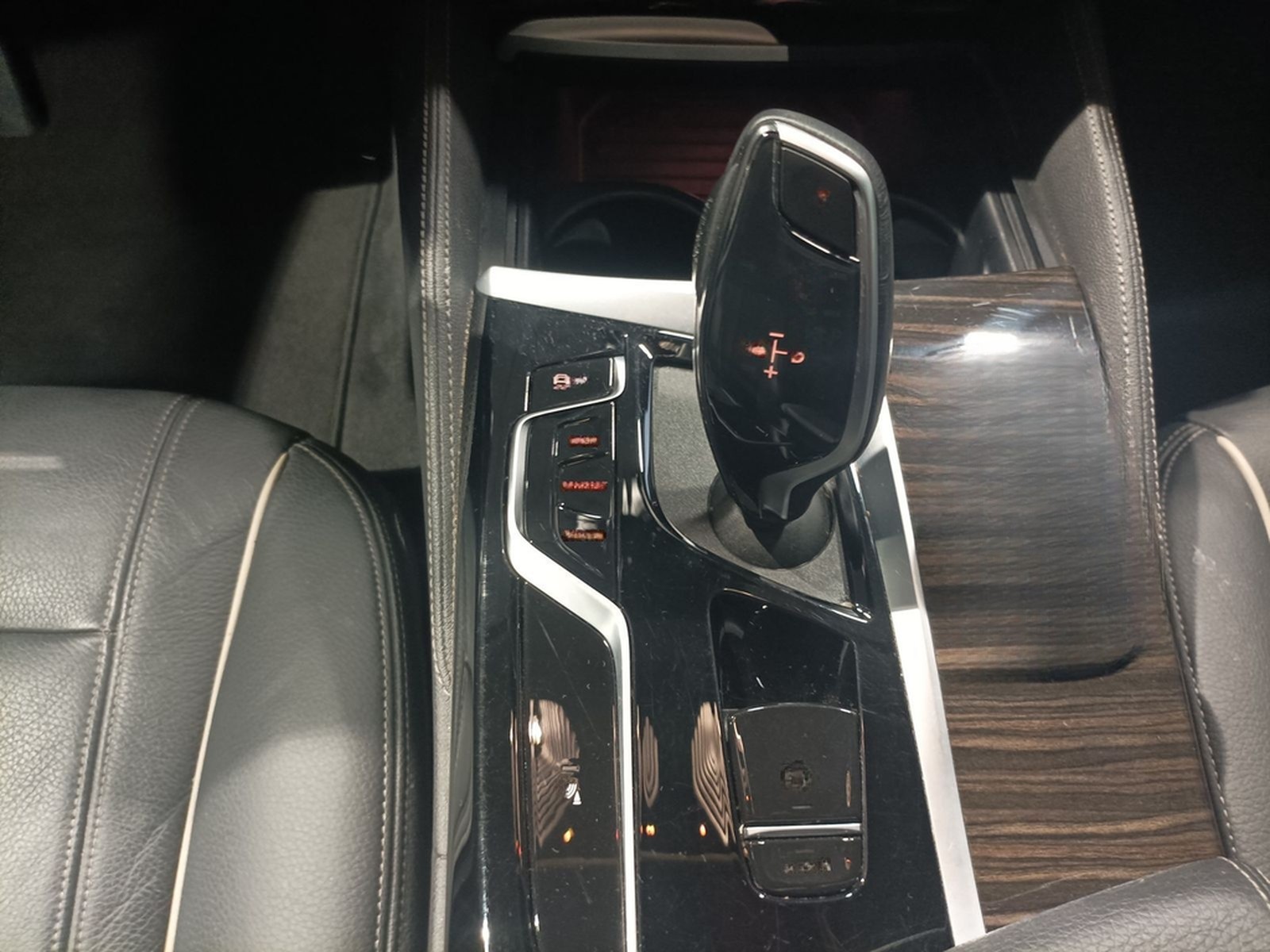 BMW 530d MHD xDrive Luxury L. LED|Navi|PDC|AHK|Pano| foto 12