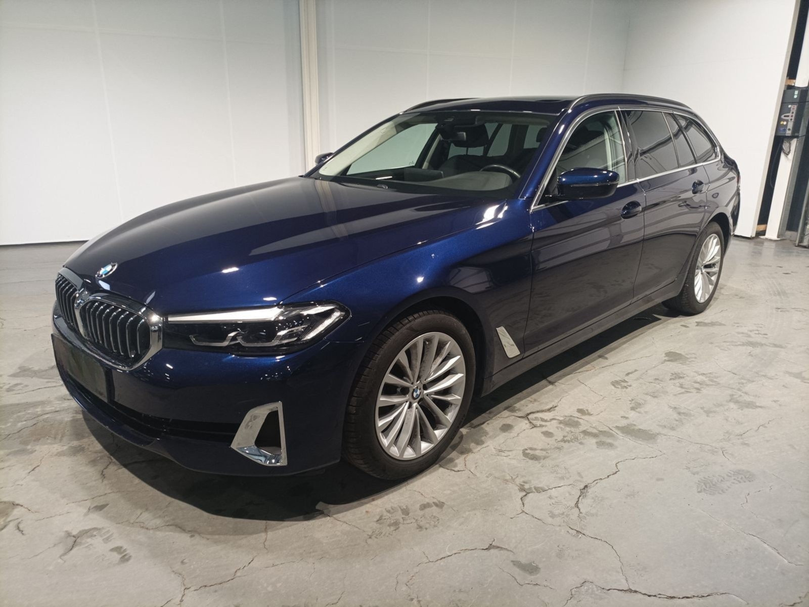 BMW 530d MHD xDrive Luxury L. LED|Navi|PDC|AHK|Pano| foto 3