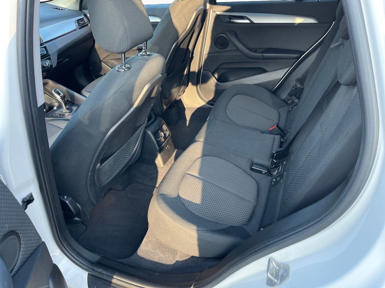BMW X1 sDrive18i Advantage AHK,LED,Navi,Shzg,RFK PDC foto 12