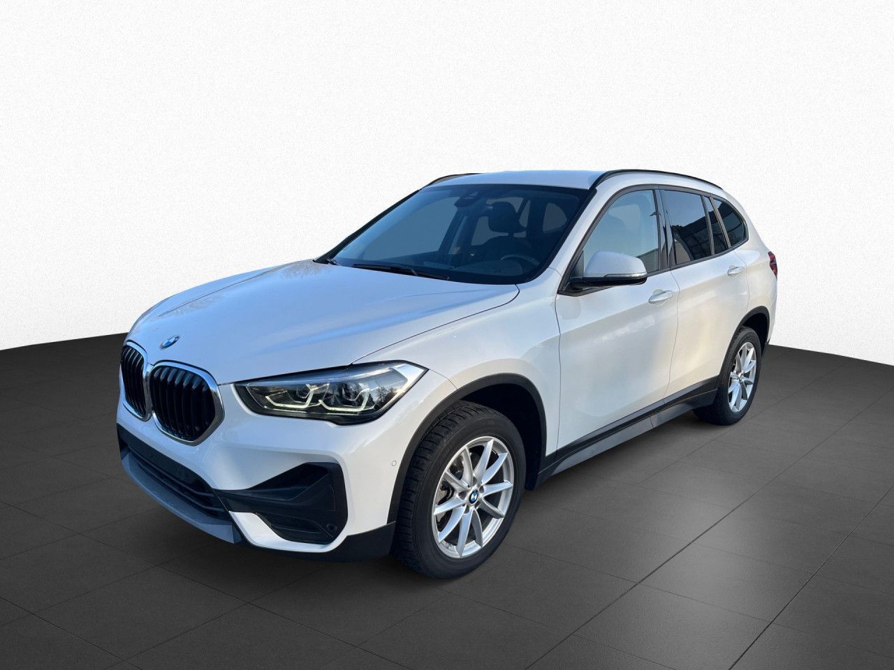 BMW X1 sDrive18i Advantage AHK,LED,Navi,Shzg,RFK PDC foto 3
