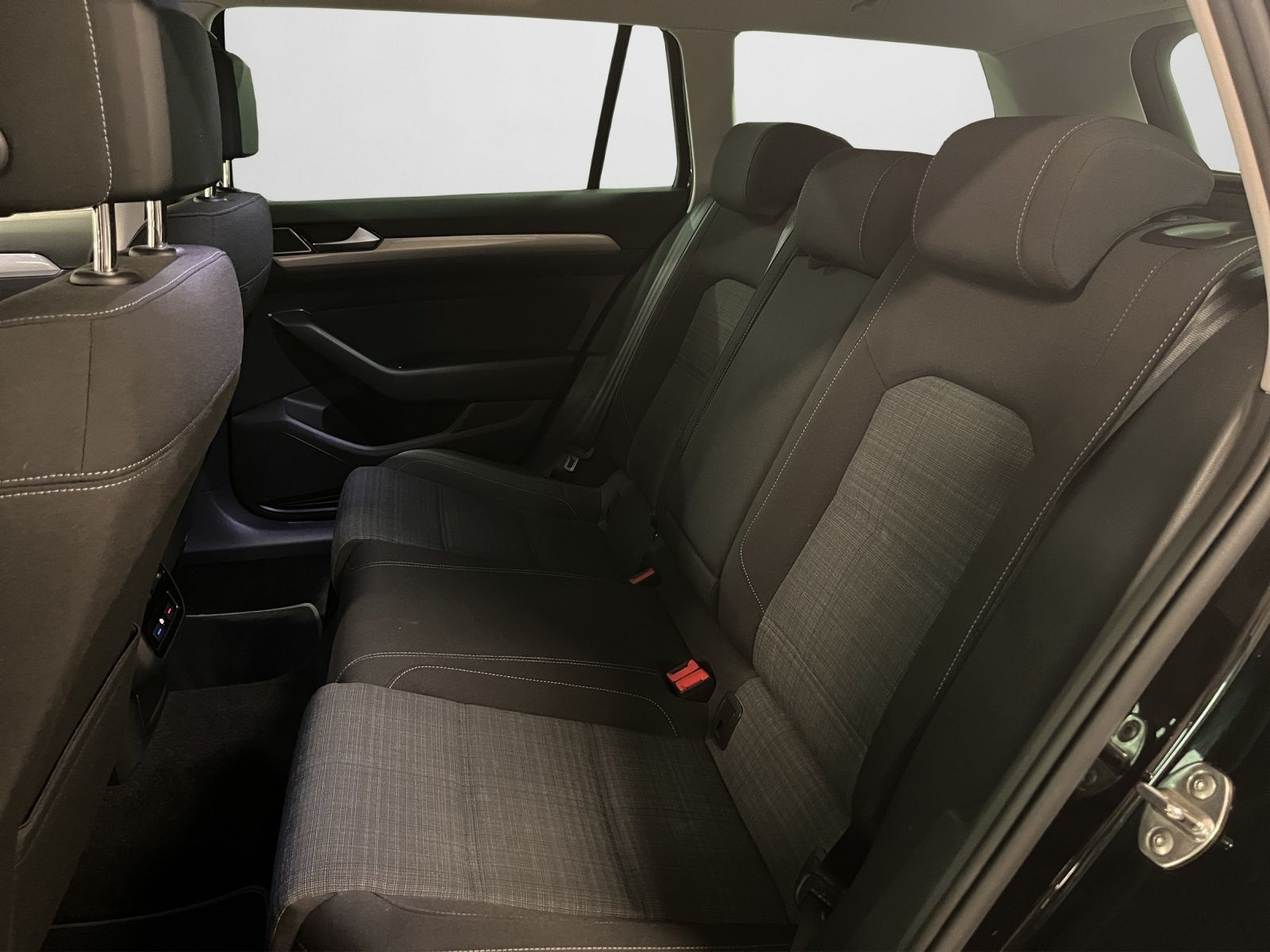 Volkswagen Passat Variant 1.5 TSI DSG Business, Navi, AHK, foto 15