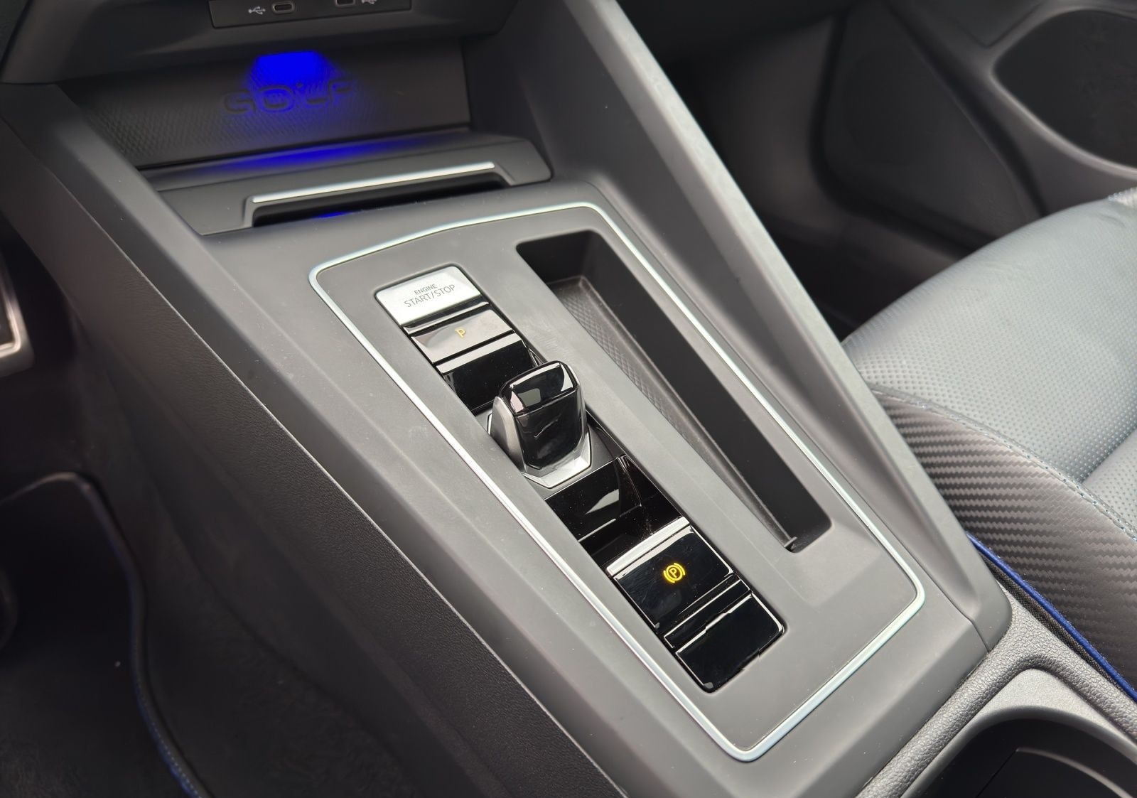 Volkswagen Golf R BLACK STYLE LM19 LEDER V-MAX PANO HARMAN foto 11