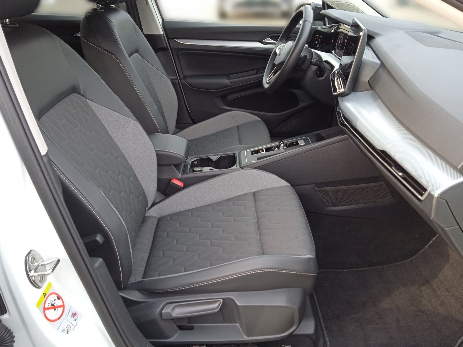 Volkswagen Golf VIII Goal 1.5 eTSI DSG / App, LED, ACC, SHZ foto 15