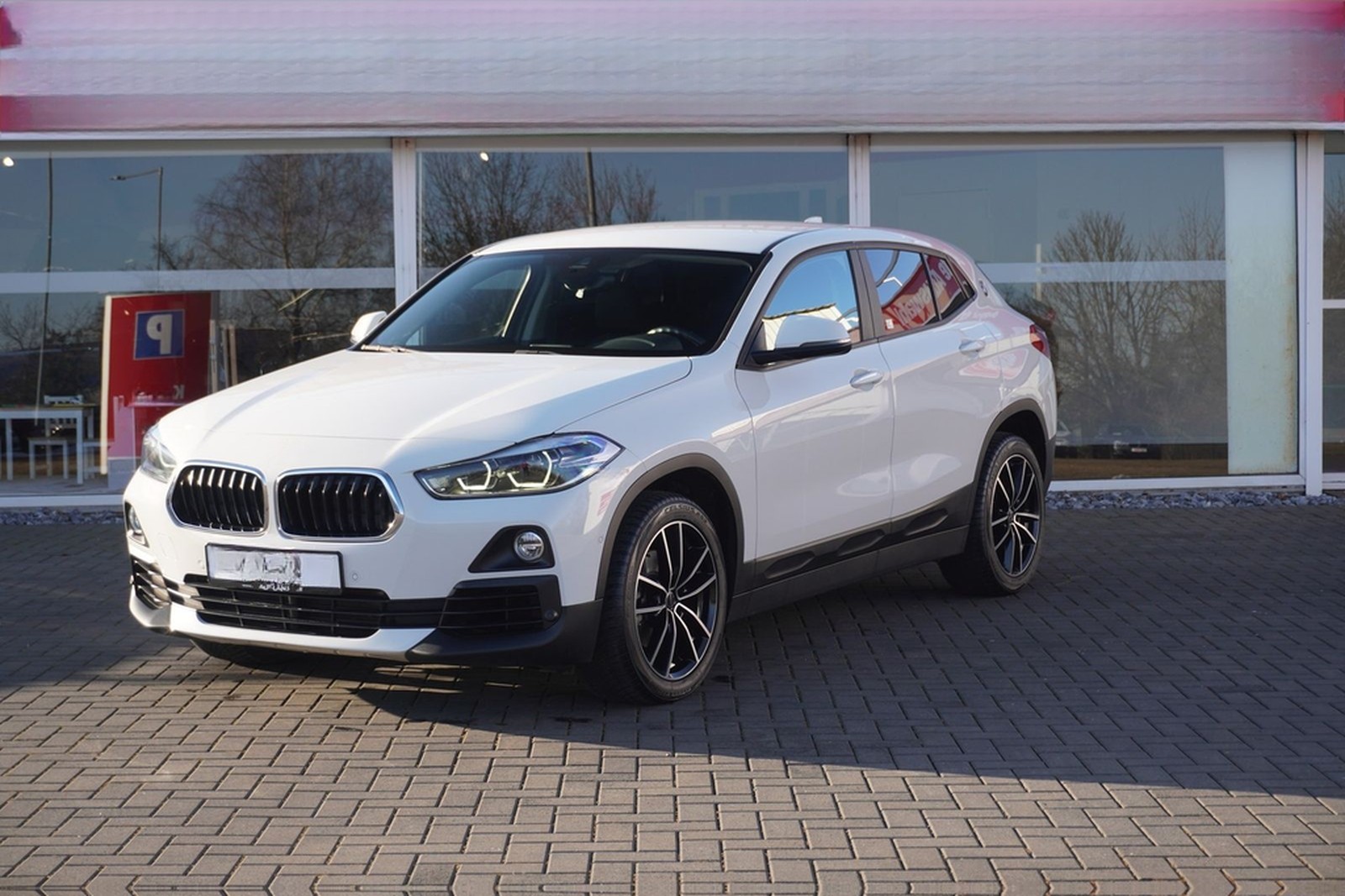 BMW X2 sDrive18iA LED Navi AHK el. Heckklappe PDC foto 2