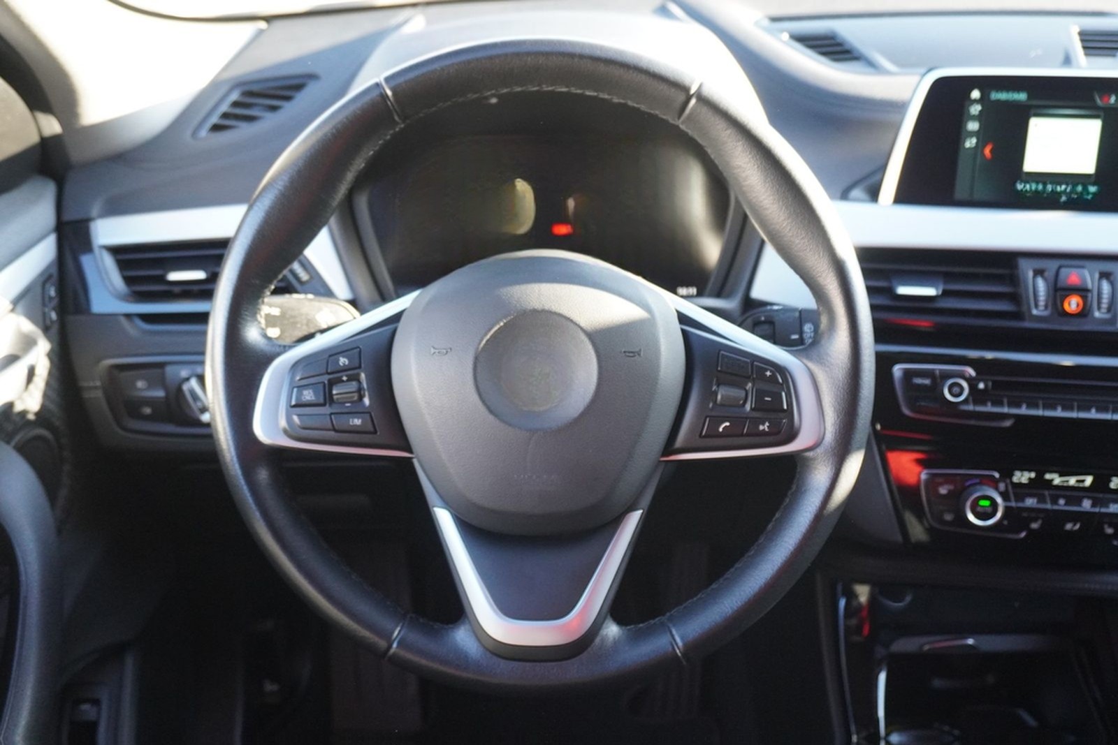 BMW X2 sDrive18iA LED Navi AHK el. Heckklappe PDC foto 12
