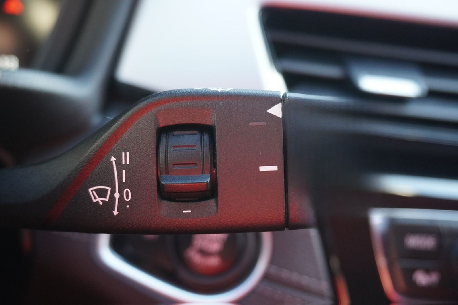 BMW X2 sDrive18iA LED Navi AHK el. Heckklappe PDC foto 24