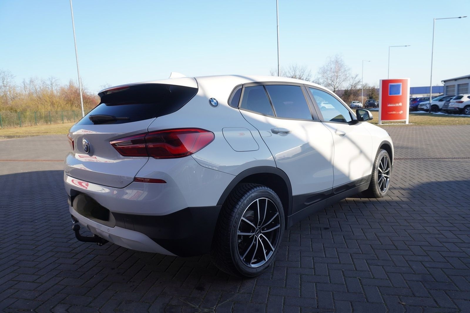 BMW X2 sDrive18iA LED Navi AHK el. Heckklappe PDC foto 5