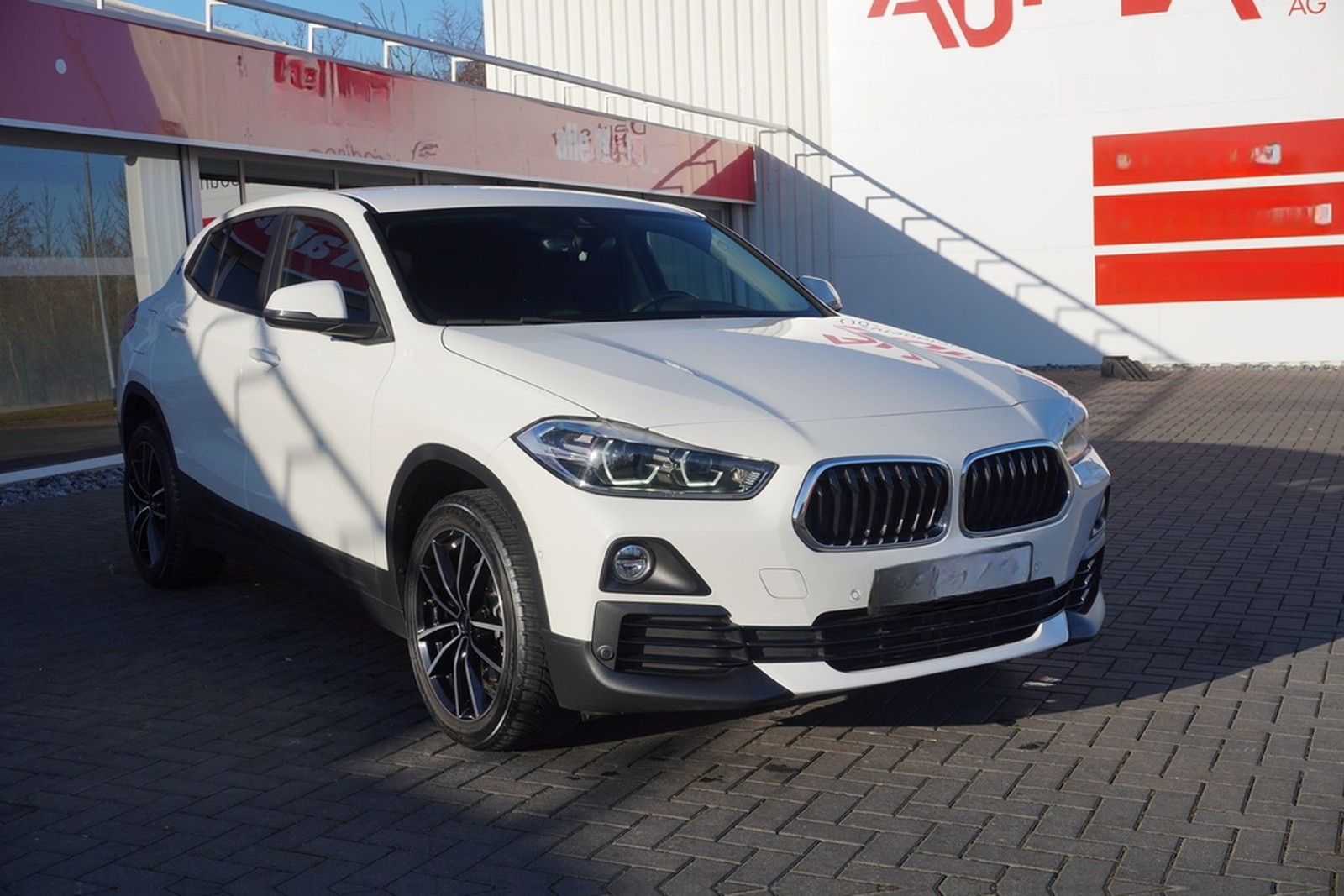 BMW X2 sDrive18iA LED Navi AHK el. Heckklappe PDC foto 6