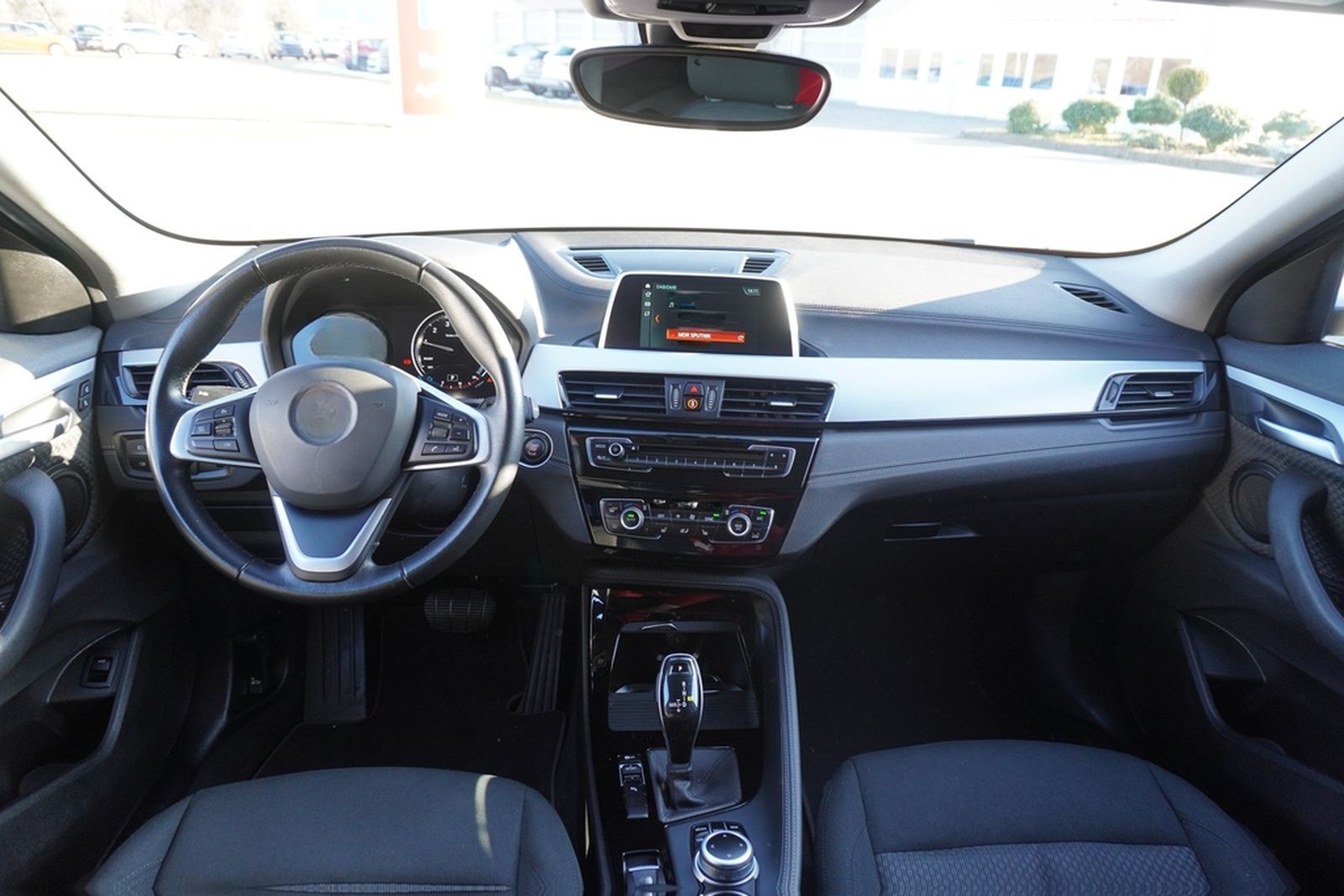BMW X2 sDrive18iA LED Navi AHK el. Heckklappe PDC foto 10