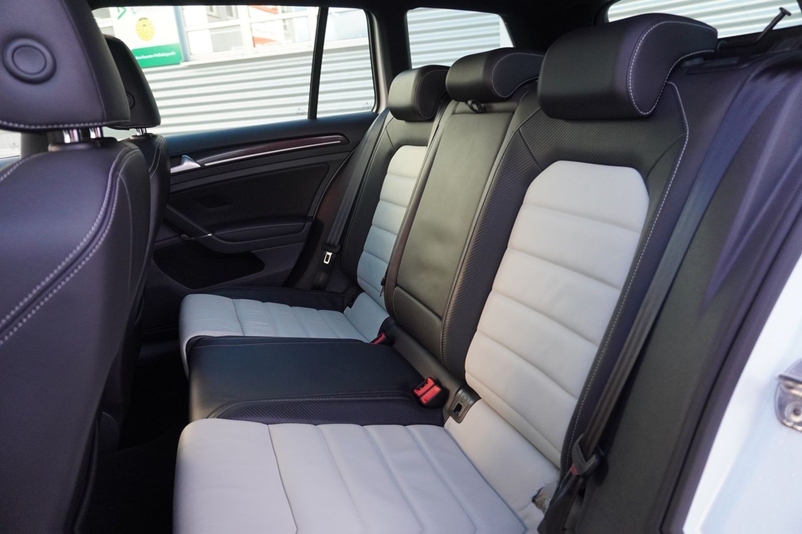 Volkswagen Golf VII Variant 2.0 TSI BMT R 4Motion NAVI ACC foto 31