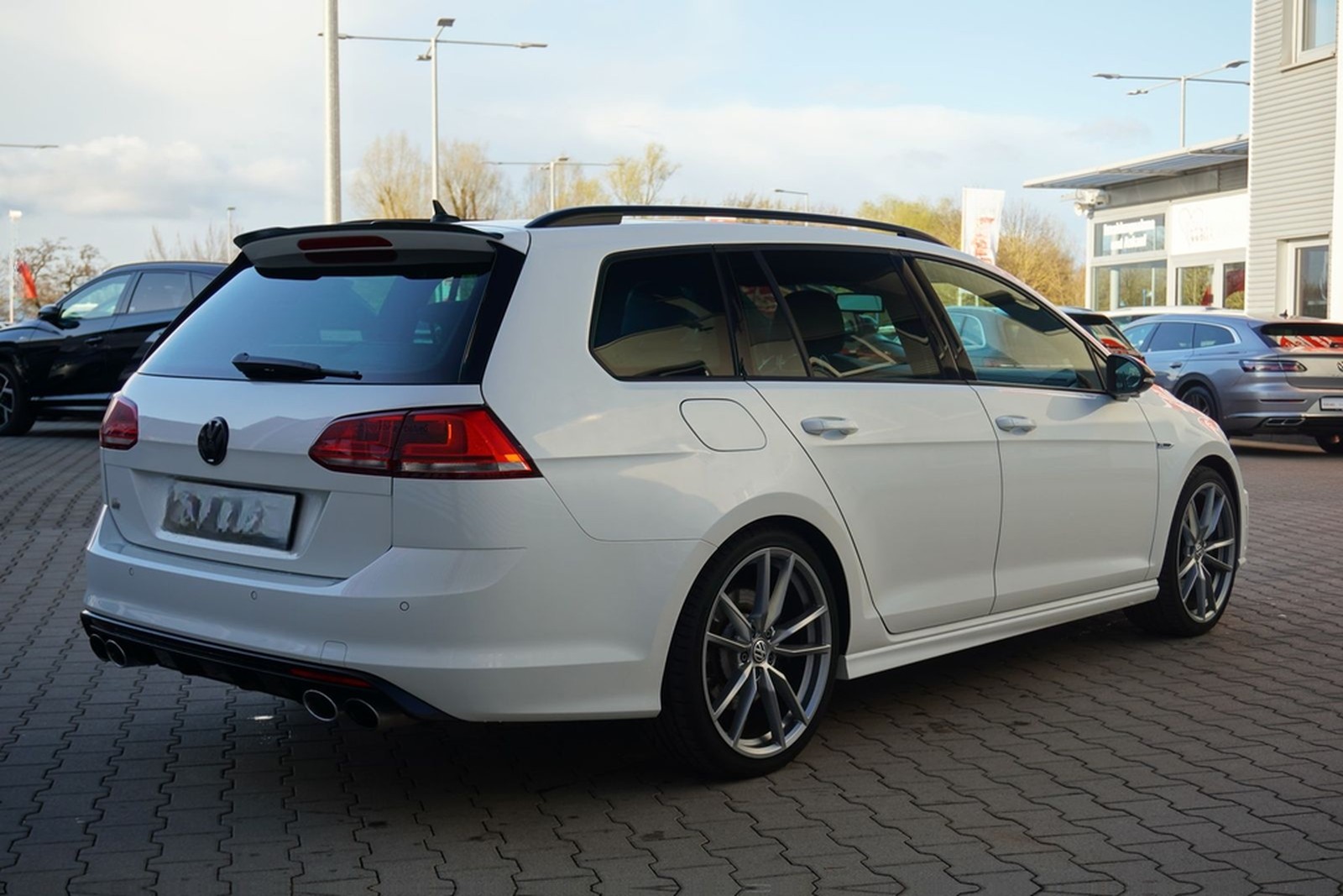 Volkswagen Golf VII Variant 2.0 TSI BMT R 4Motion NAVI ACC foto 6