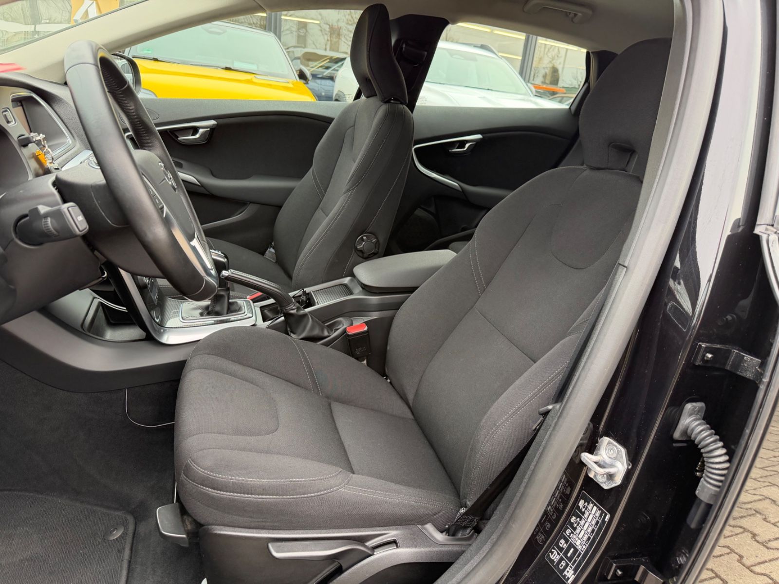 Volvo V40 Momentum 2.0 Ltr. - 110 kW Diesel foto 12