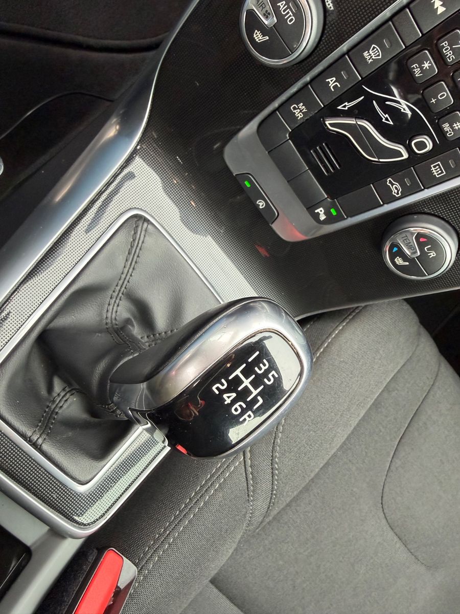 Volvo V40 Momentum 2.0 Ltr. - 110 kW Diesel foto 18