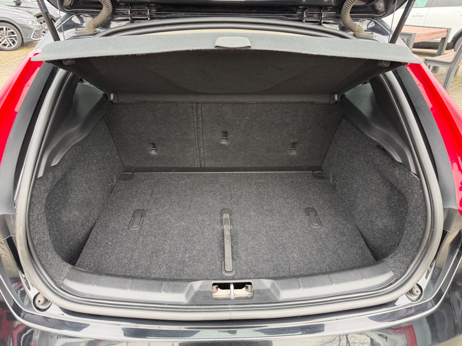 Volvo V40 Momentum 2.0 Ltr. - 110 kW Diesel foto 9