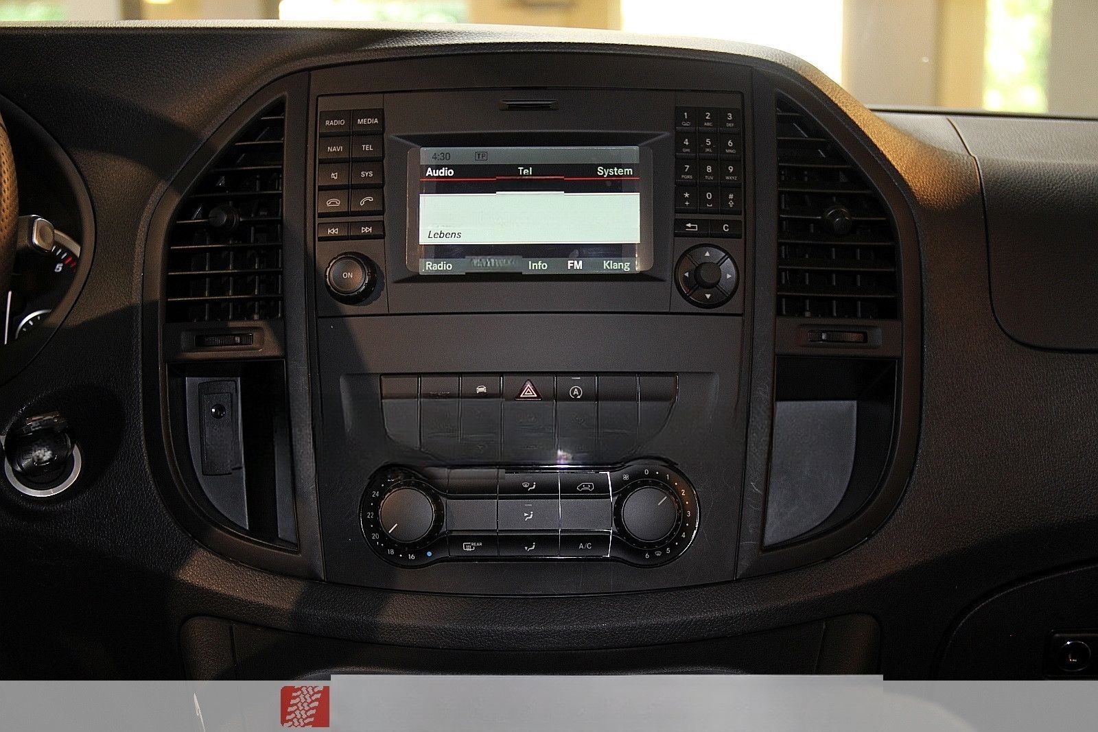 Mercedes-Benz Vito Tourer 116 lang 4Sitz AHK Büro-Wohnmobil foto 14