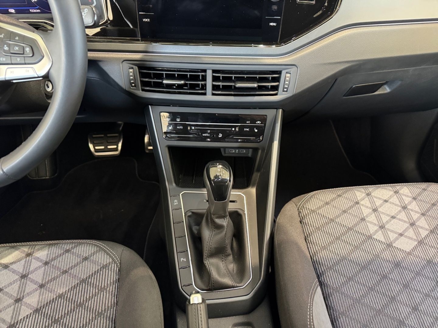 Volkswagen Taigo R-Line 1.5 TSI DSG MATRIX/NAVI/KAMERA/APP/ foto 13