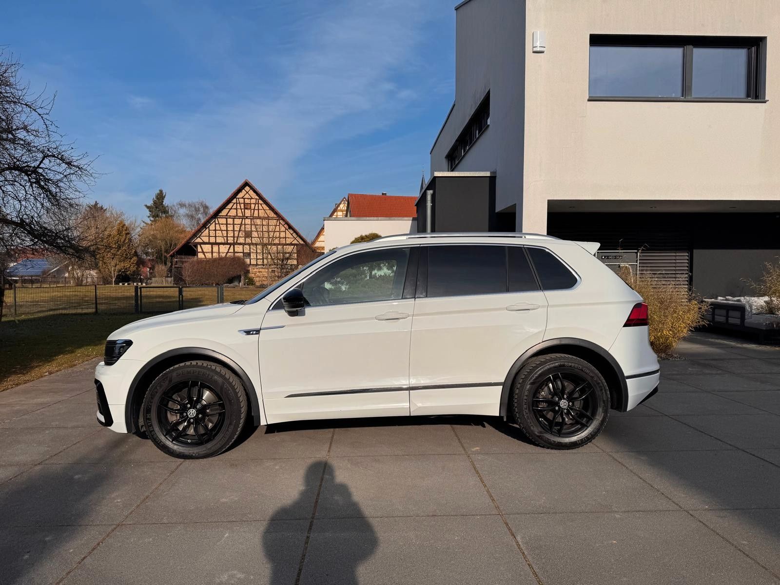 Volkswagen Tiguan Highline 4Motion*R-LINE/PANO/HUD* foto 8