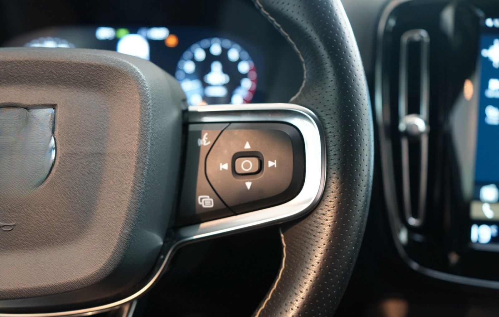 Volvo XC 40 T4 Geartronic R-Design *LED*Virtual*Navi* foto 19