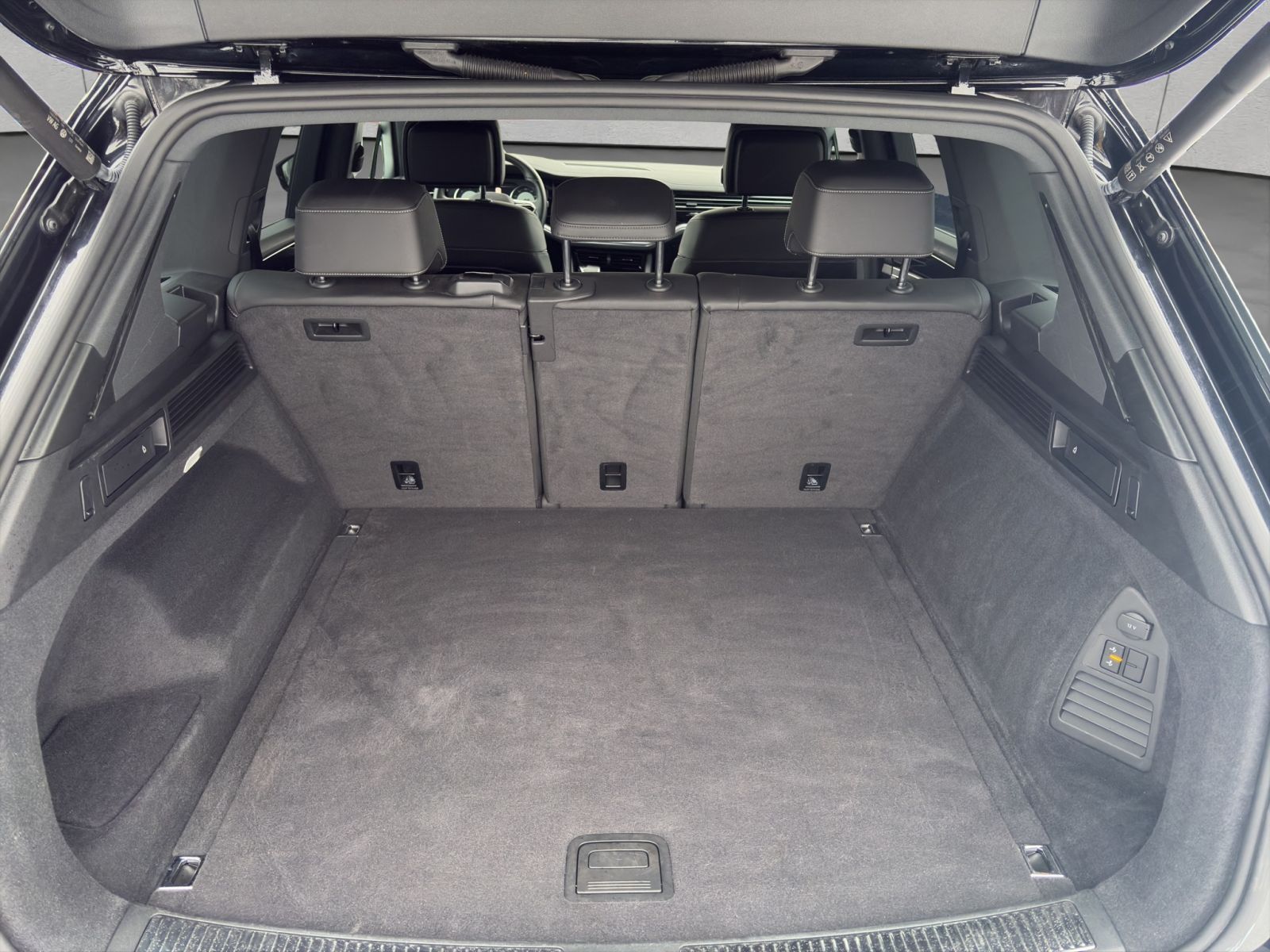 Volkswagen Touareg R-Line 3.0l TDI V6 4Motion ACC AHK NAVI foto 6