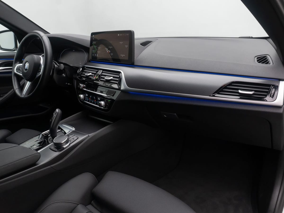 BMW 530i M Sport Kamera HUD DAB Alarm HiFi 4xKlima foto 24