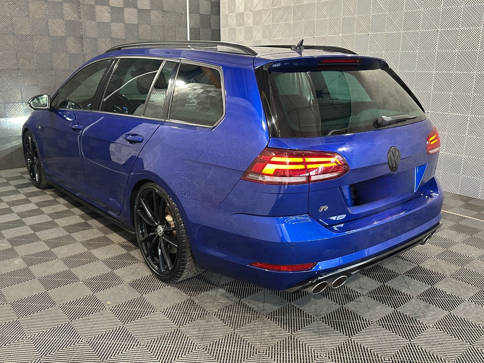 Volkswagen Golf 7 Variant R 4M*DYNAUDIO*LED-PANO-ACC-R.KAM foto 3