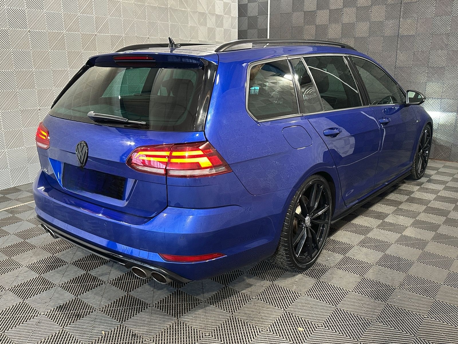 Volkswagen Golf 7 Variant R 4M*DYNAUDIO*LED-PANO-ACC-R.KAM foto 4