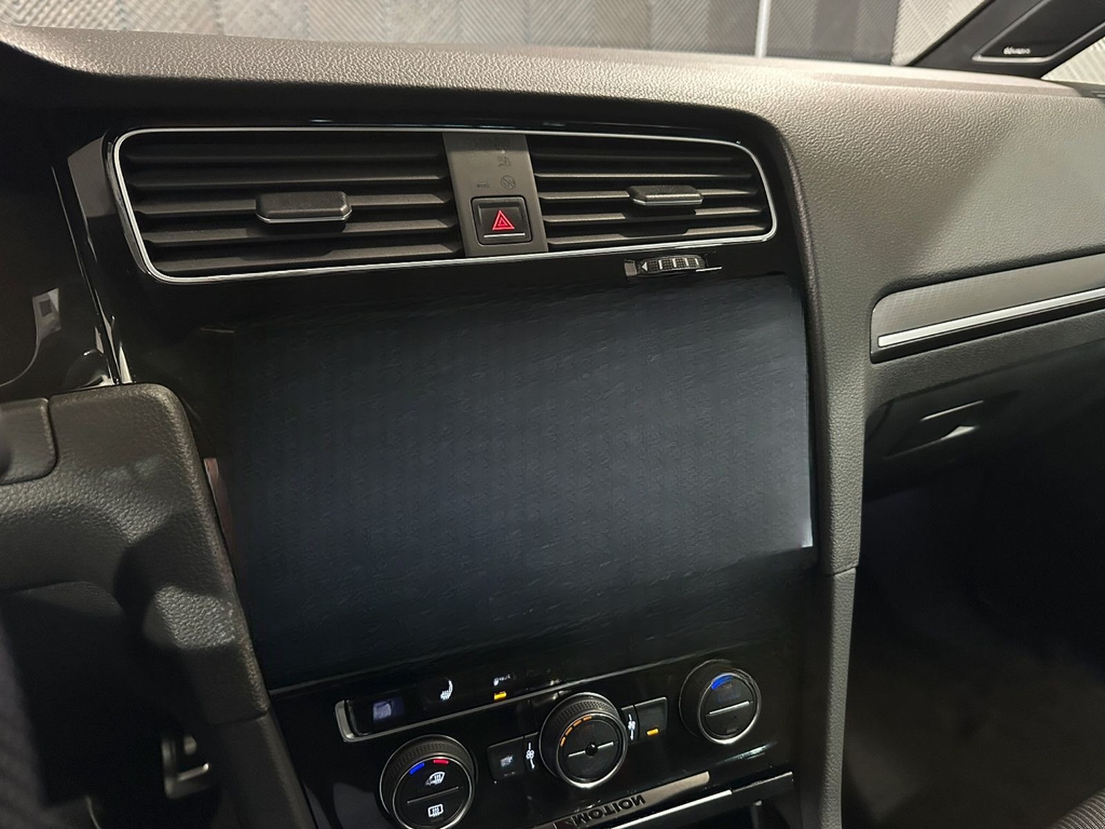 Volkswagen Golf 7 Variant R 4M*DYNAUDIO*LED-PANO-ACC-R.KAM foto 31