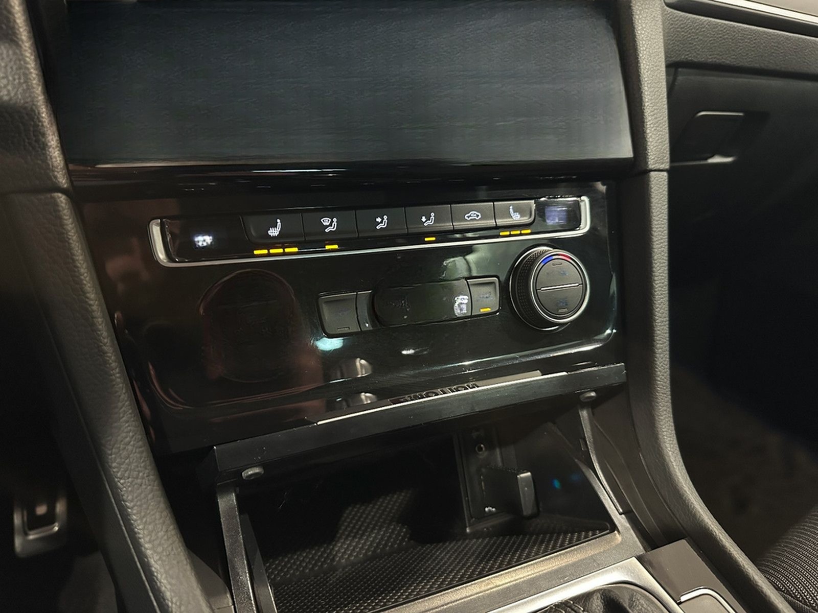 Volkswagen Golf 7 Variant R 4M*DYNAUDIO*LED-PANO-ACC-R.KAM foto 33