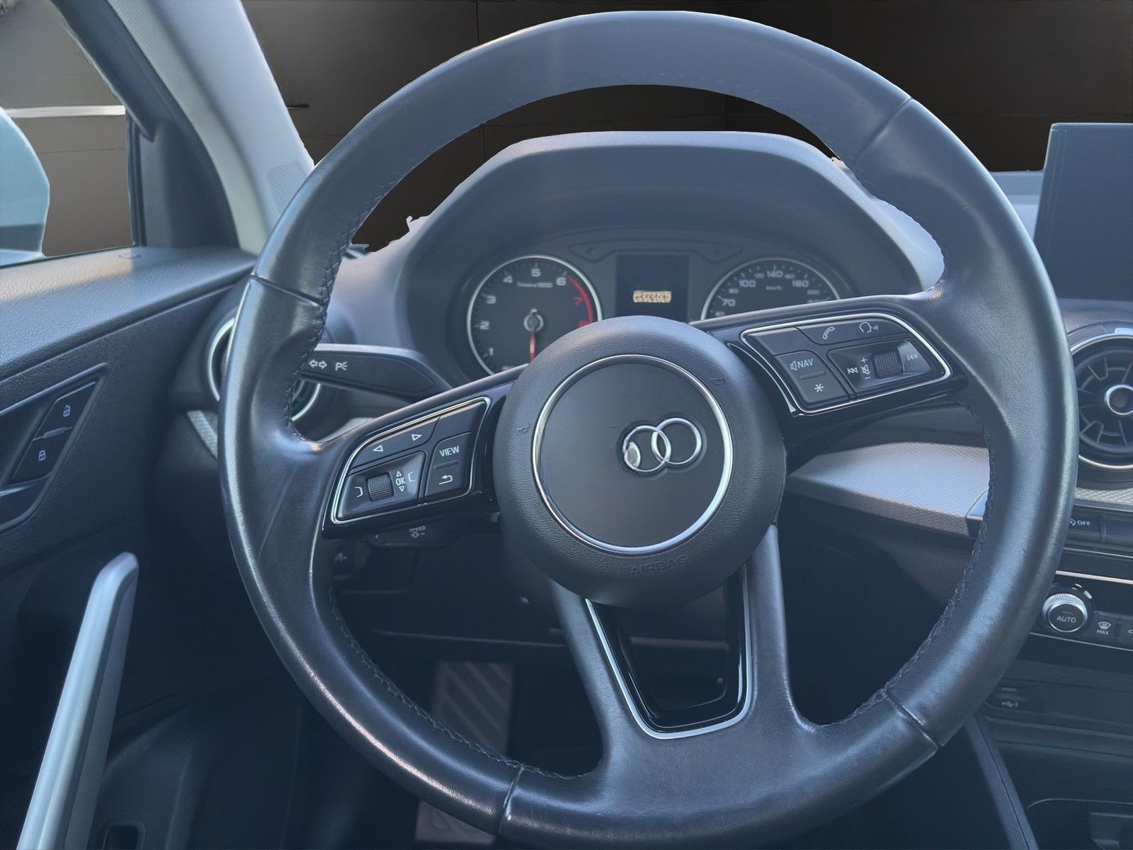 Audi Q2 35 TFSI s-tronic LED+Tempomat+Navi foto 9