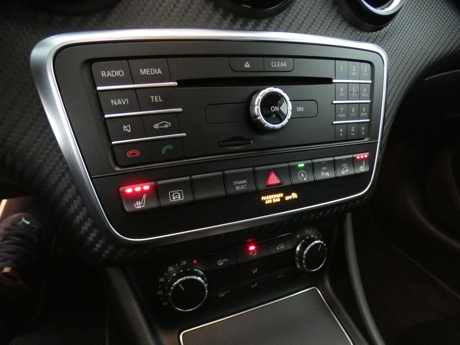 Mercedes-Benz GLA 220 4MATIC*LED*OFFROAD PAKET*AHK*NAVI foto 14